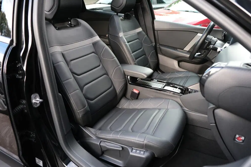 Citroën C4 Citroen C4 1.2 Puretech Shine *PANORAMADAK uit 2022, foto 6