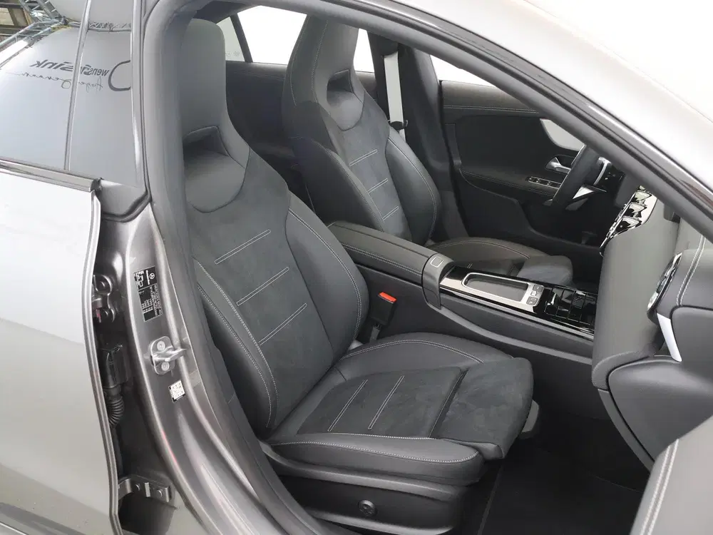 Mercedes-Benz CLA 180 Business Solution AMG uit 2025, foto 10