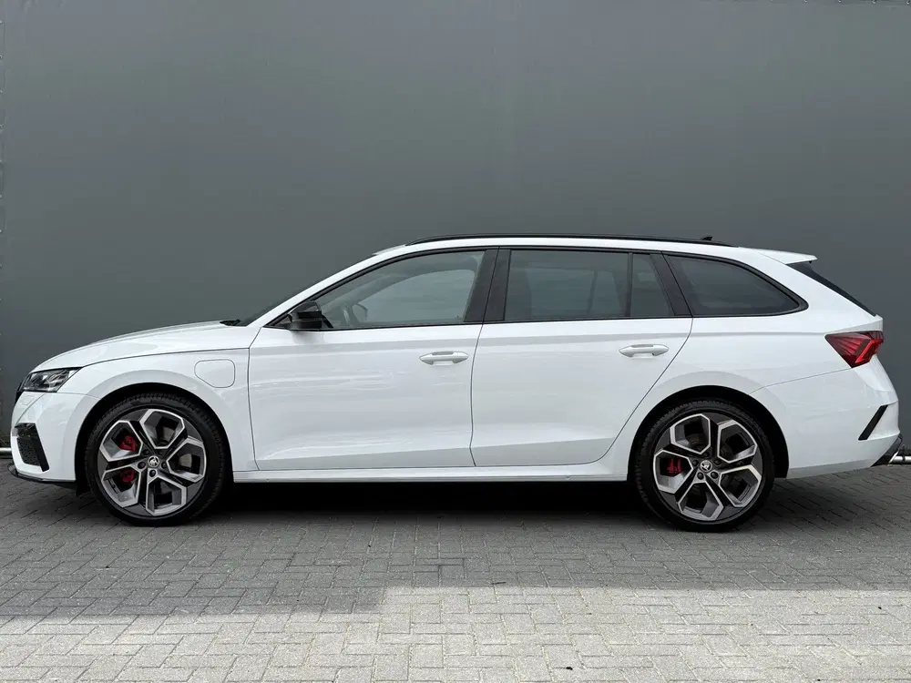 Skoda Octavia BWJ 2023 1.4 TSI iV RS 225PK FULL LED uit 2023, foto 10