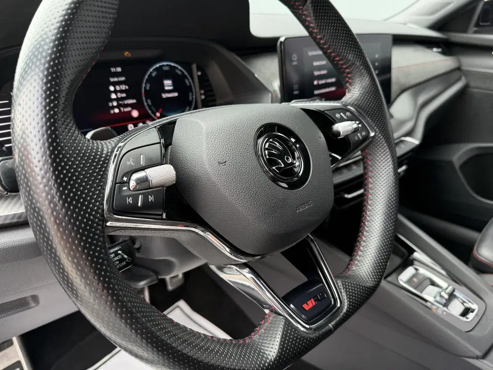 Skoda Octavia BWJ 2023 1.4 TSI iV RS 225PK FULL LED uit 2023, foto 15