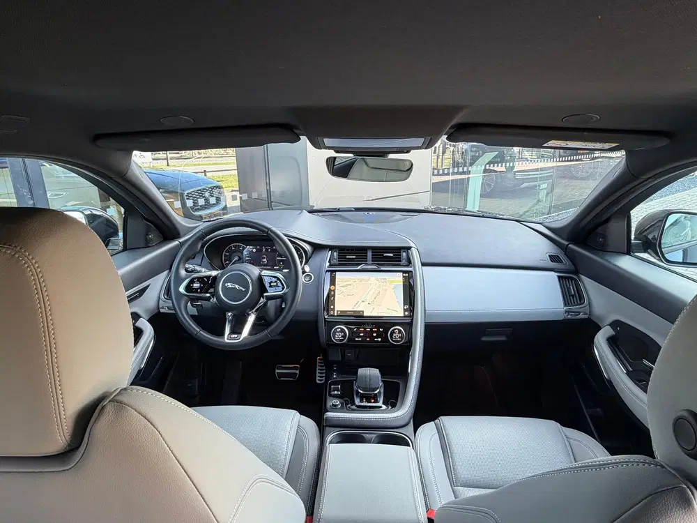 Jaguar E-Pace P300e AWD R-Dynamic SE uit 2025, foto 11