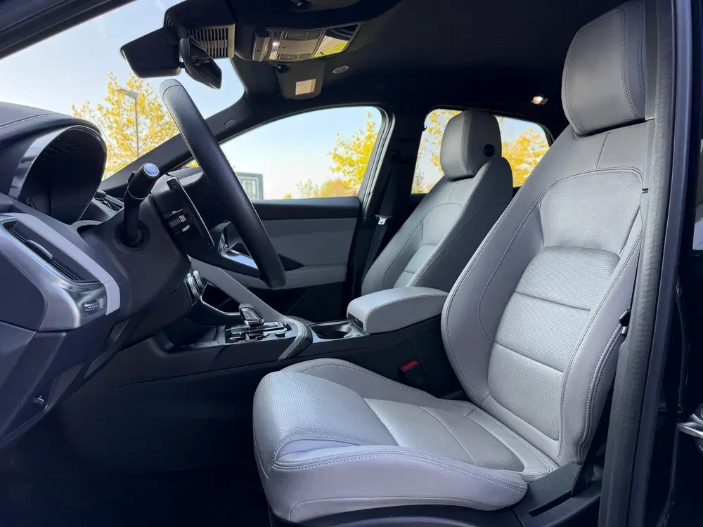 Jaguar E-Pace P300e AWD R-Dynamic SE uit 2025, foto 13