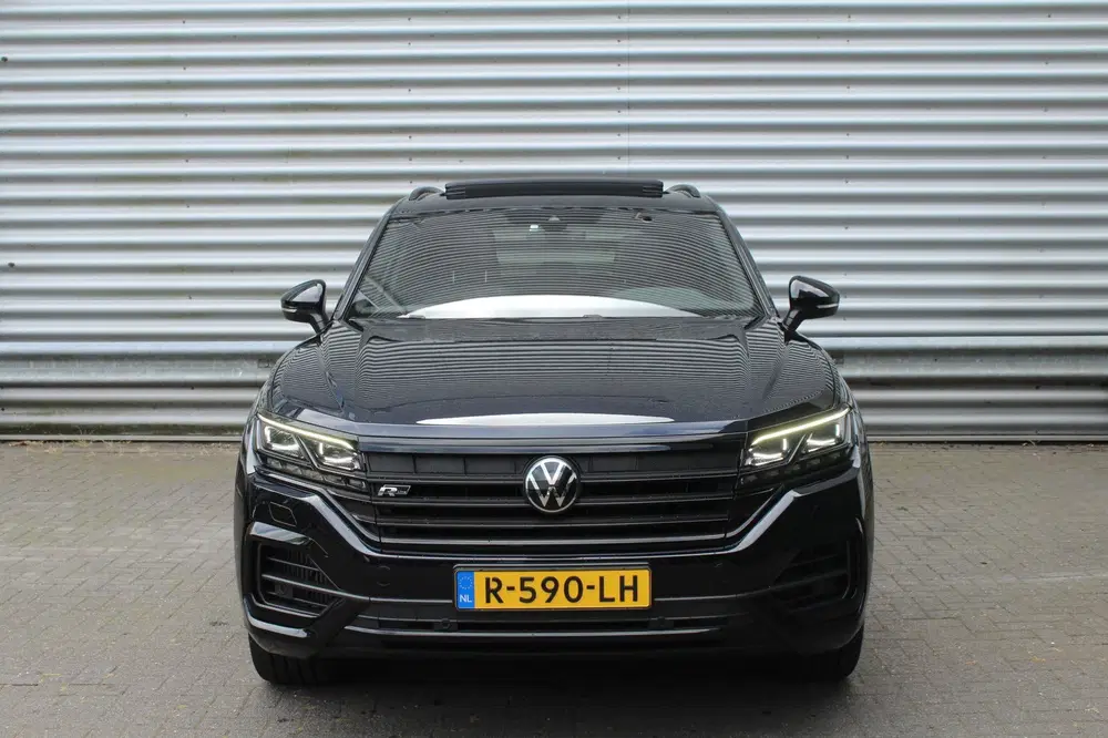 Volkswagen Touareg 3.0 TSI 340pk R-Line DSG8 Panoramadak Tre uit 2021, foto 2
