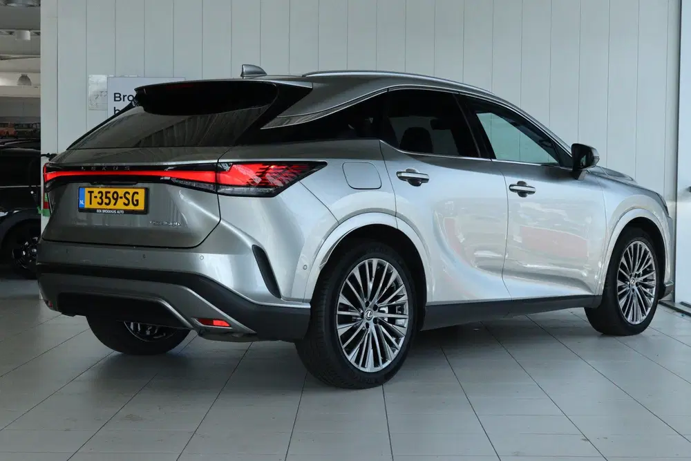 Lexus RX 450h+ Plug-in Hybrid President Line uit 2023, foto 2