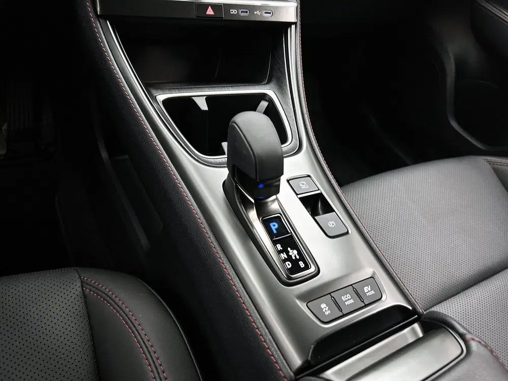 Lexus LBX Emotion 2WD uit 2025, foto 11