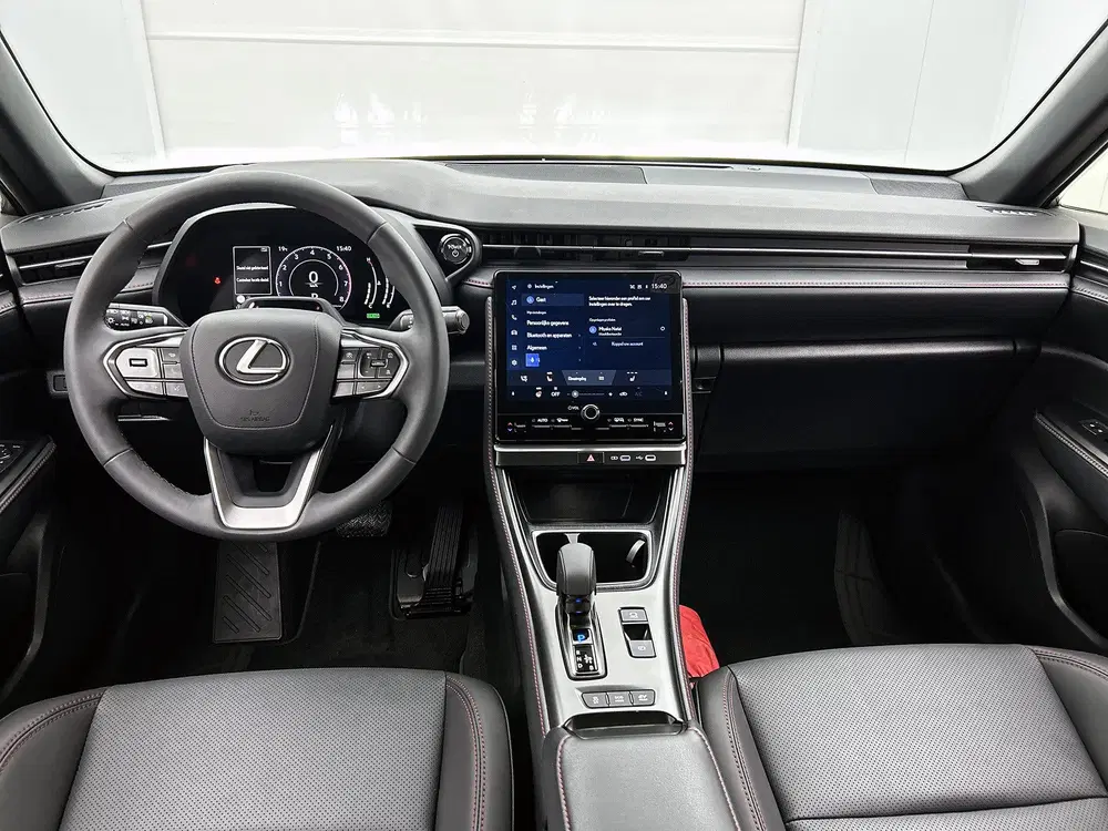 Lexus LBX Emotion 2WD uit 2025, foto 4
