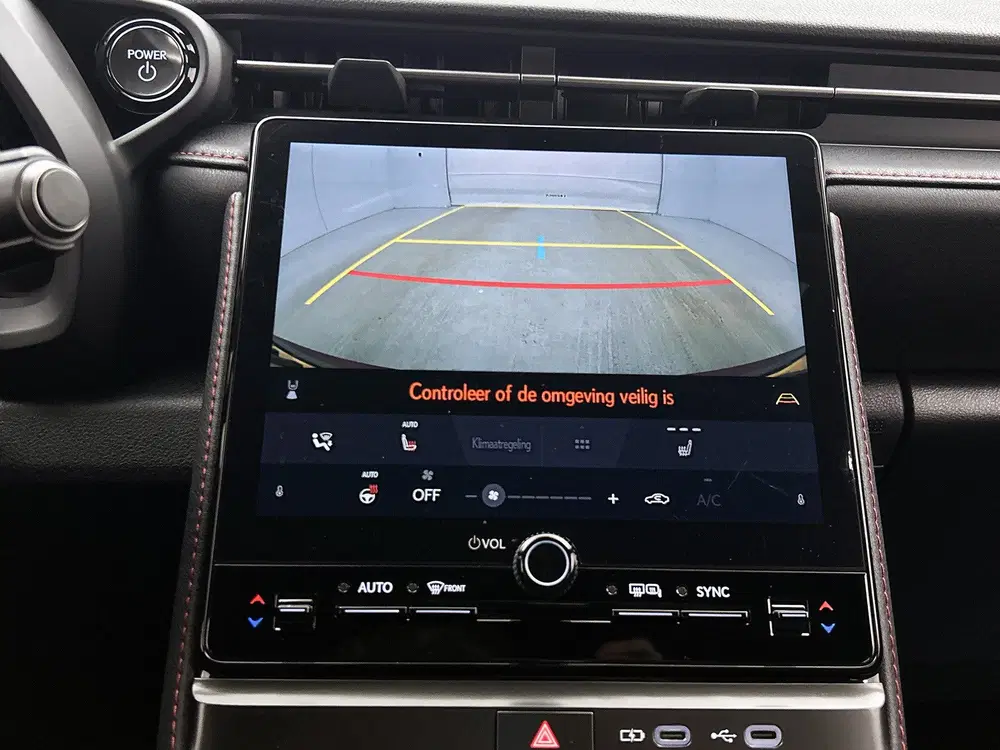 Lexus LBX Emotion 2WD uit 2025, foto 8