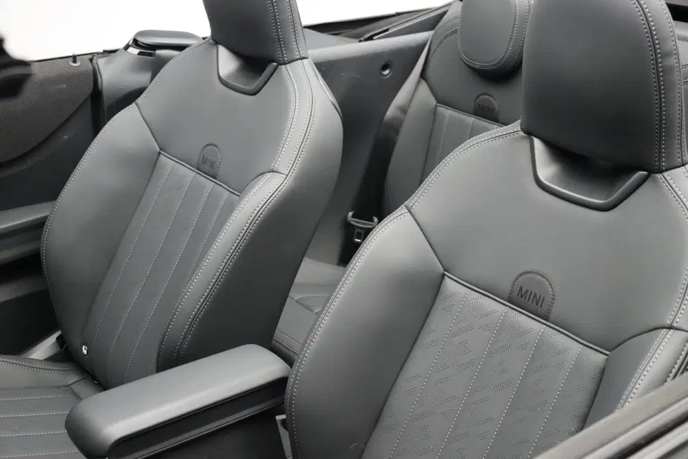 Mini Cabrio Cooper C Automaat uit 2026, foto 14