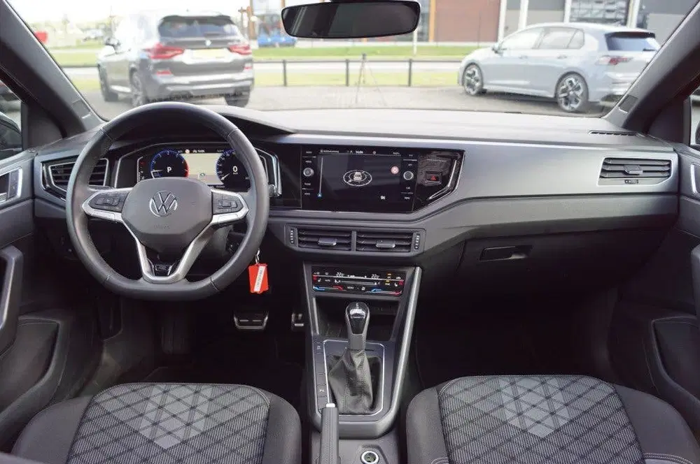 Volkswagen Polo 1.0 TSI DSG R-Line Panodak uit 2024, foto 4