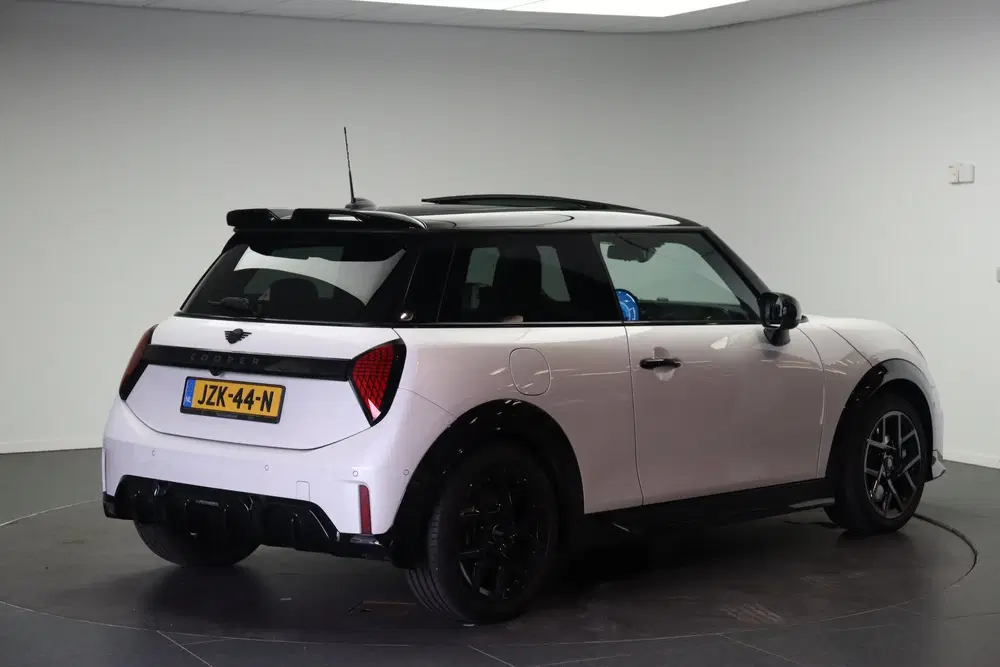 Mini Hatchback Cooper C Automaat uit 2026, foto 3