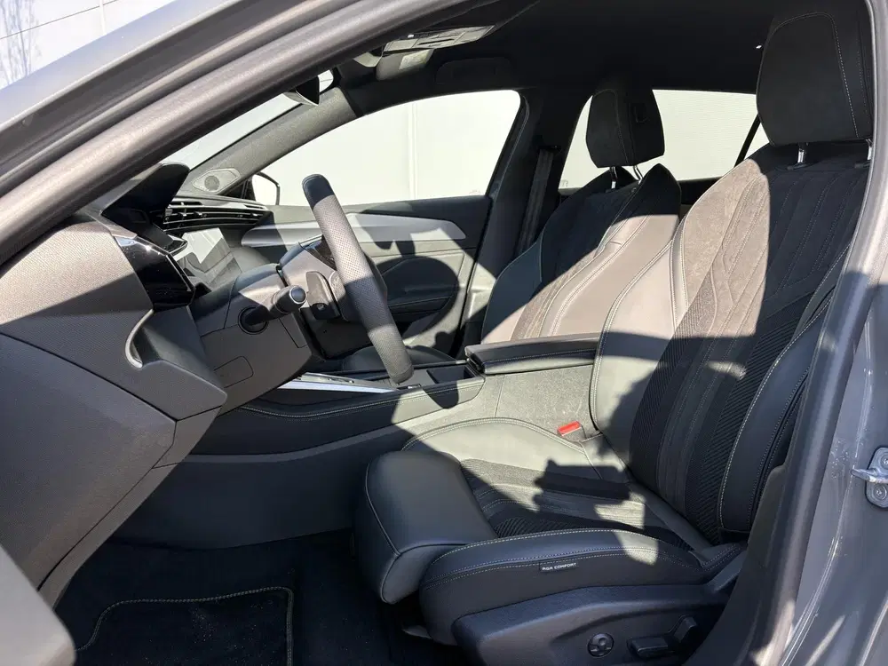 Peugeot 408 1.6 Plug-In Hybrid 240 GT Exclusive uit 2026, foto 13