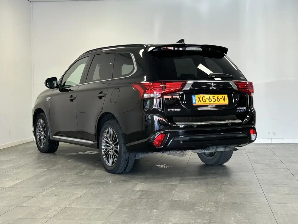 Mitsubishi Outlander 2.4 PHEV S-Edition uit 2019, foto 6