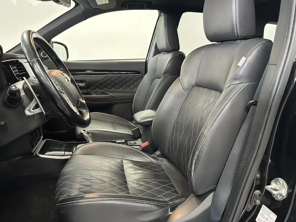Mitsubishi Outlander 2.4 PHEV S-Edition uit 2019, foto 7