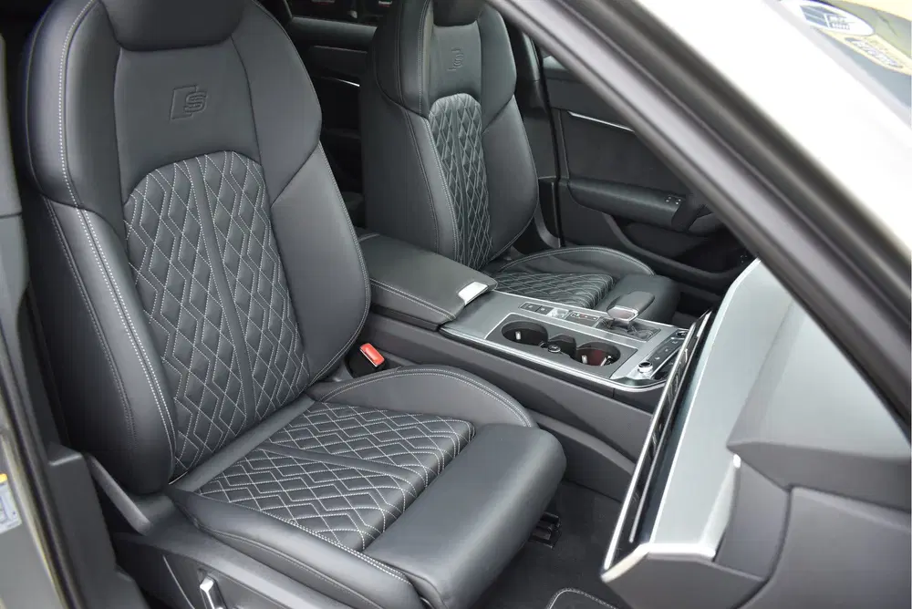 Audi A6 55 TFSI e Quattro S-Line Competition 367 P uit 2023, foto 11
