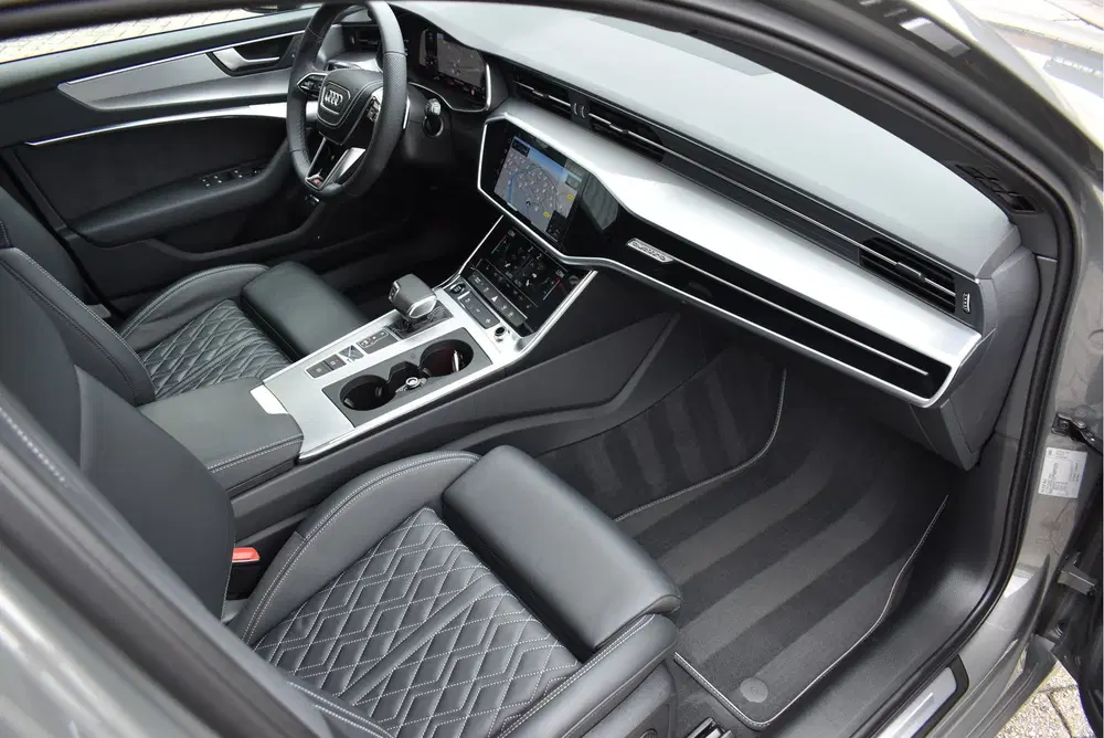 Audi A6 55 TFSI e Quattro S-Line Competition 367 P uit 2023, foto 13