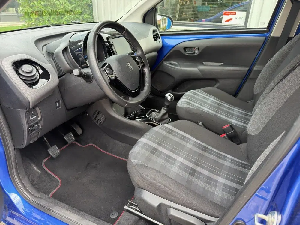 Peugeot 108 1.0 e-VTi Allure CARPLAY uit 2020, foto 3