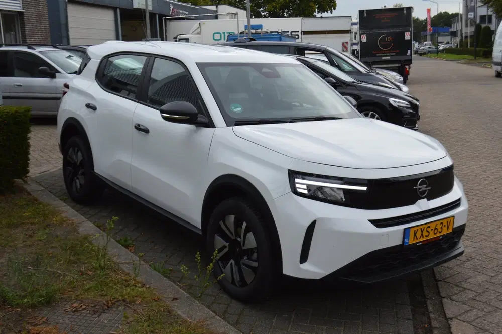 Opel Frontera 1.2T Hybrid Edition uit 2025, foto 7