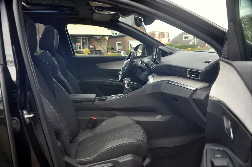 Peugeot 3008 1.2 PureTech 130 PK GT uit 2023, foto 11