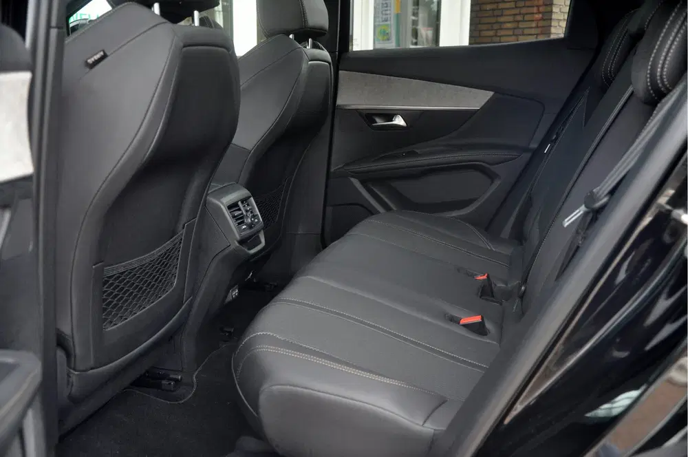 Peugeot 3008 1.2 PureTech 130 PK GT uit 2023, foto 13