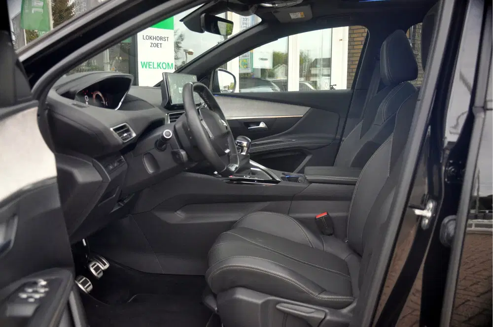 Peugeot 3008 1.2 PureTech 130 PK GT uit 2023, foto 14