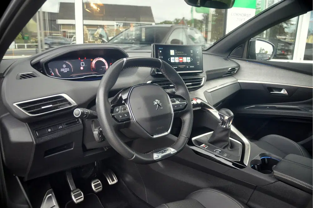 Peugeot 3008 1.2 PureTech 130 PK GT uit 2023, foto 3