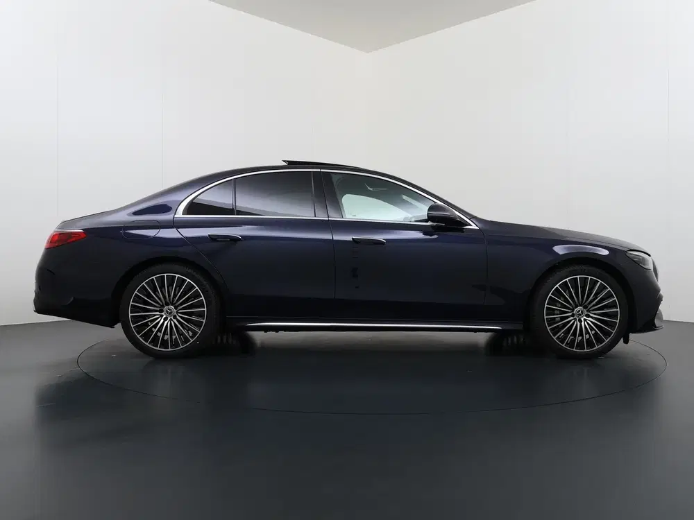 Mercedes-Benz E-Klasse 300 e AMG Line uit 2025, foto 10