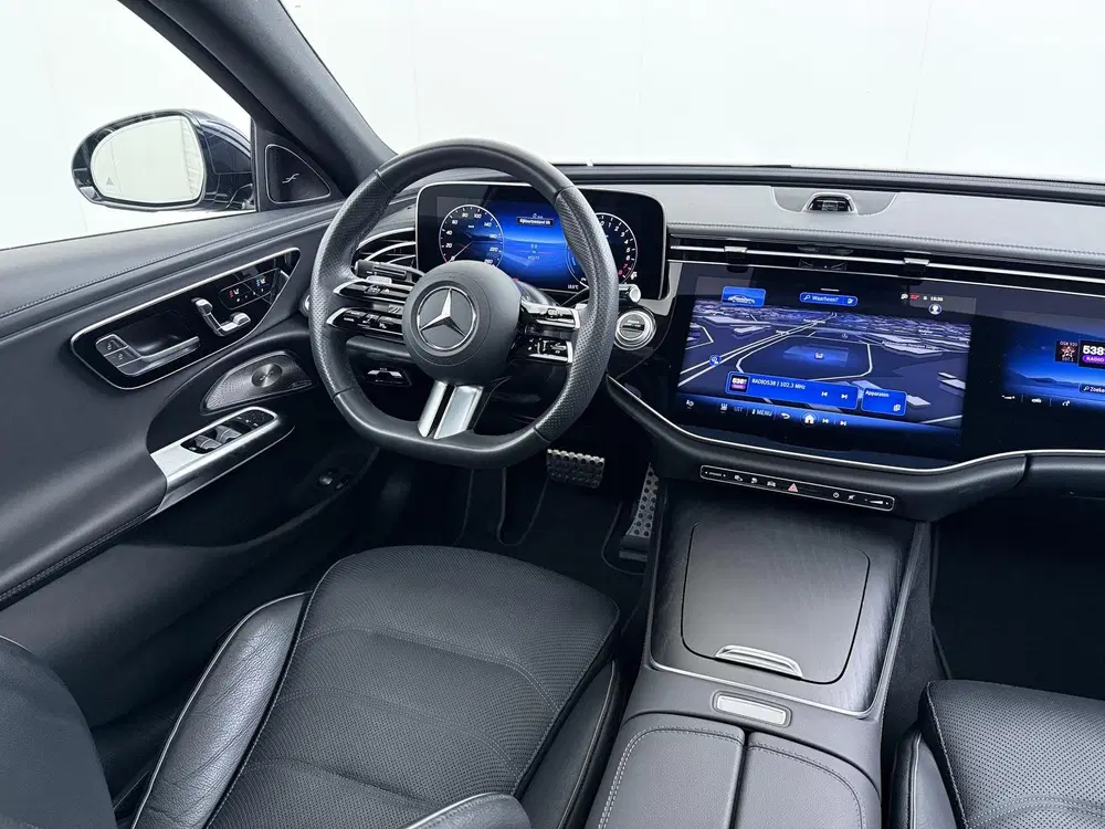 Mercedes-Benz E-Klasse 300 e AMG Line uit 2025, foto 11