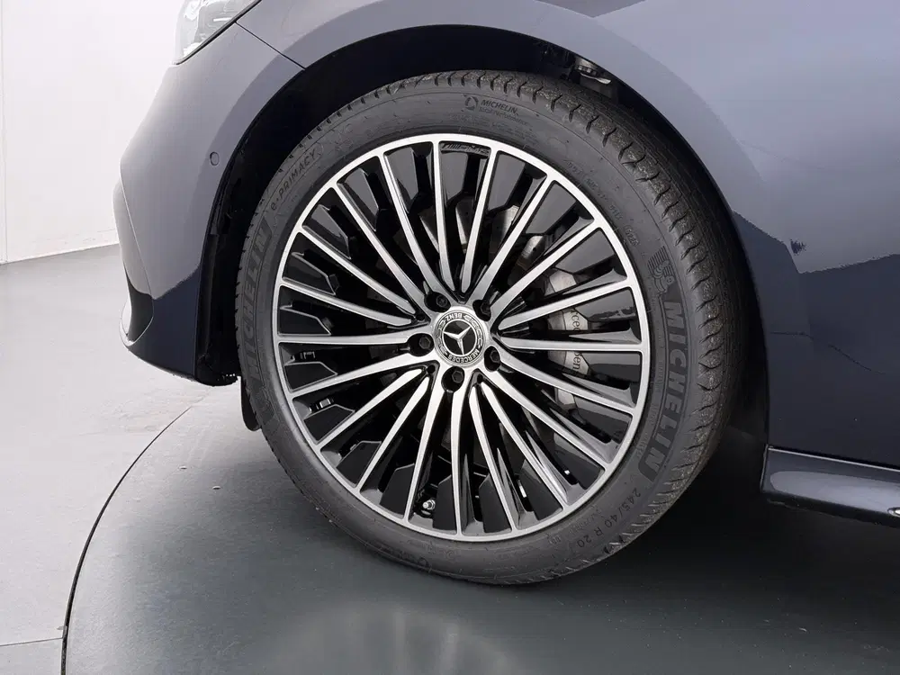 Mercedes-Benz E-Klasse 300 e AMG Line uit 2025, foto 12