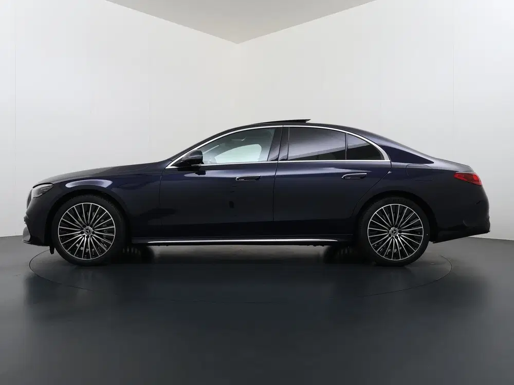 Mercedes-Benz E-Klasse 300 e AMG Line uit 2025, foto 3