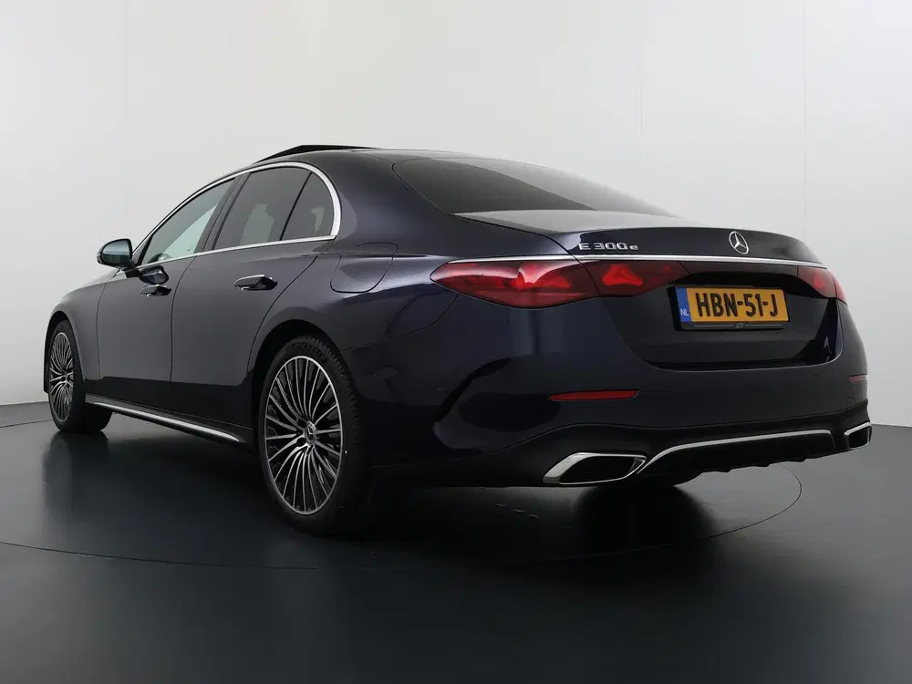 Mercedes-Benz E-Klasse 300 e AMG Line uit 2025, foto 5
