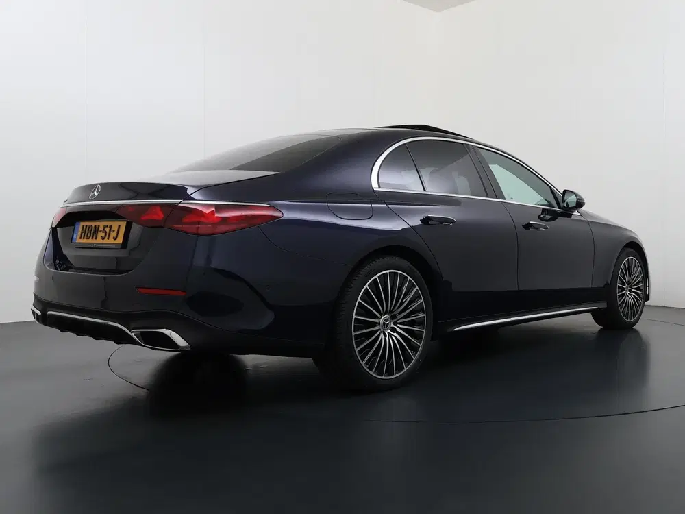Mercedes-Benz E-Klasse 300 e AMG Line uit 2025, foto 9