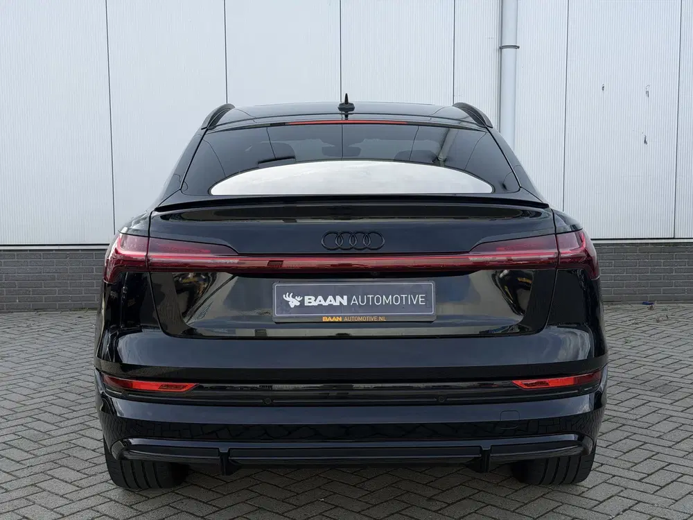 Audi e-tron 55 quattro S edition 95 kWh uit 2021, foto 11