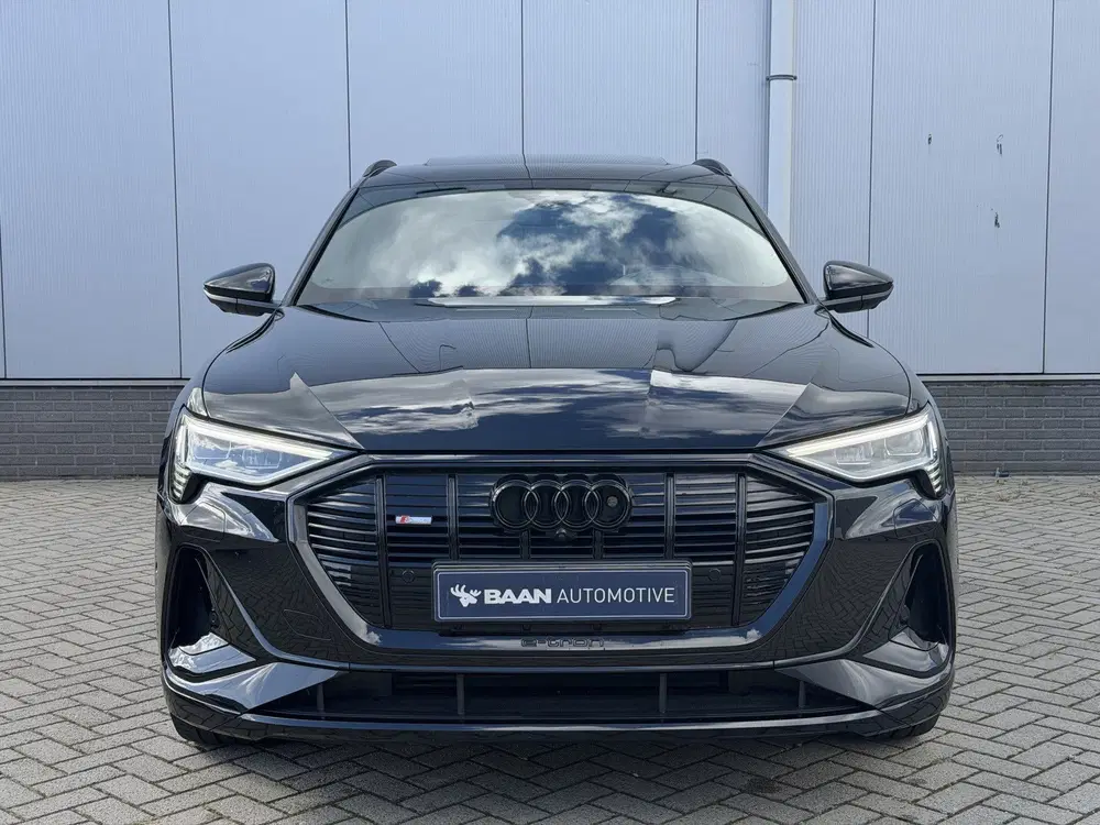 Audi e-tron 55 quattro S edition 95 kWh uit 2021, foto 2