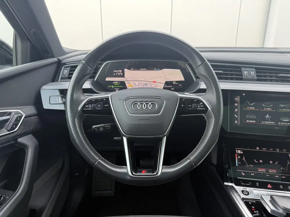 Audi e-tron 55 quattro S edition 95 kWh uit 2021, foto 8