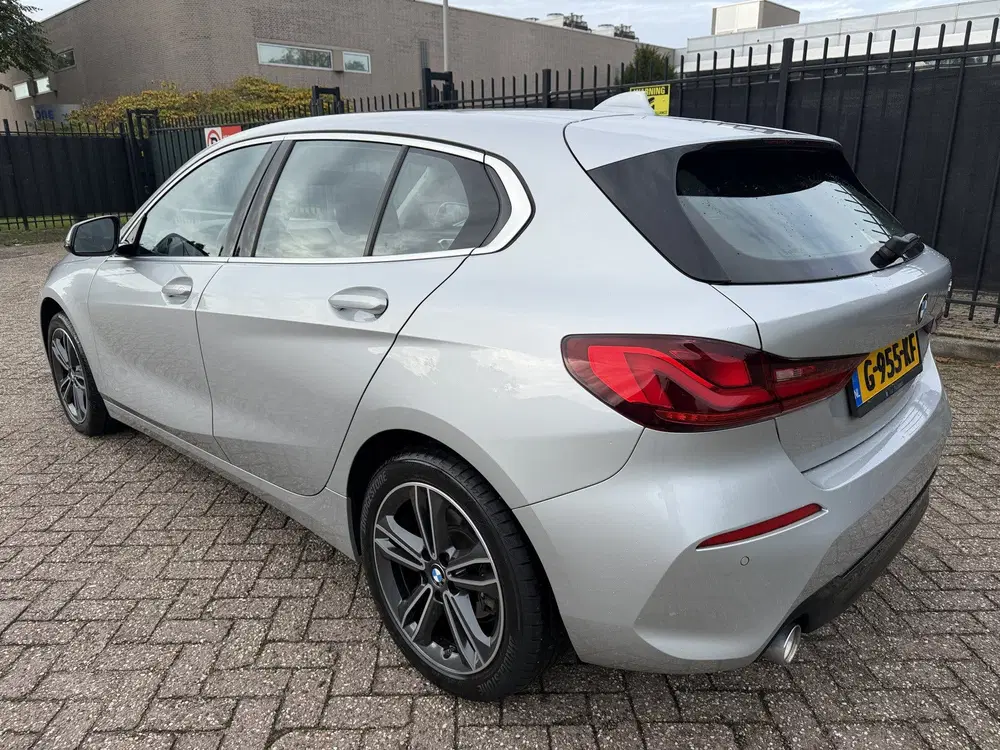 BMW 1-serie 118i Executive Edition M Sport Carplay uit 2019, foto 2