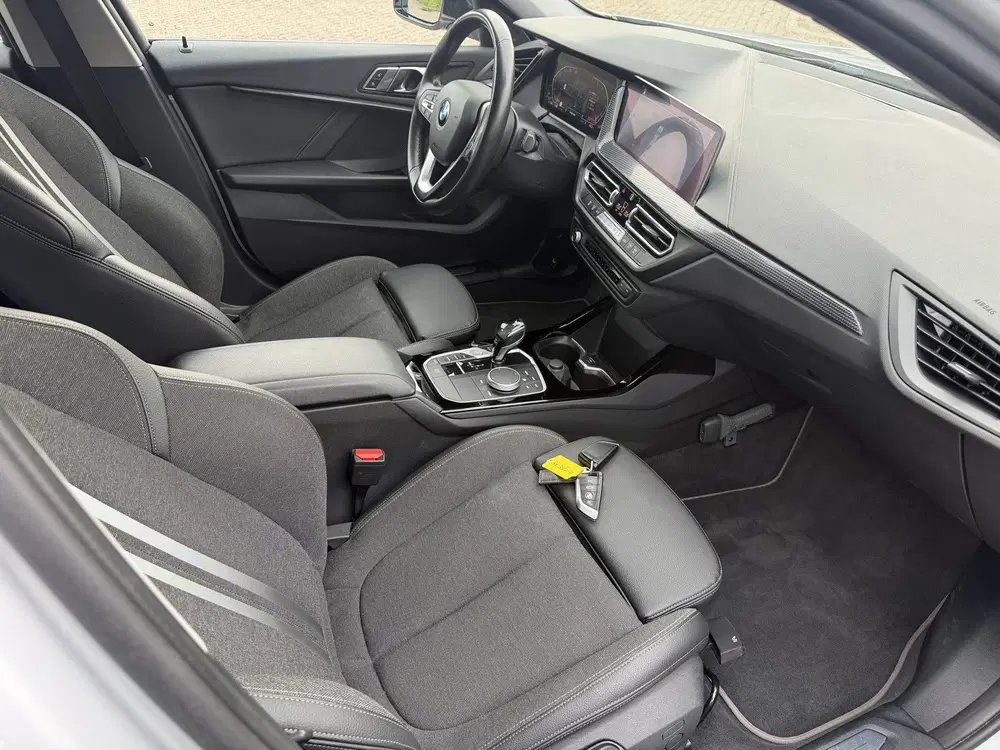 BMW 1-serie 118i Executive Edition M Sport Carplay uit 2019, foto 3