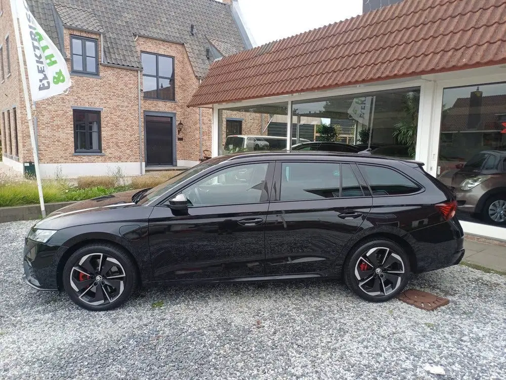 Skoda Octavia 1.4 TSI iV PHEV RS Sportline Business uit 2023, foto 2