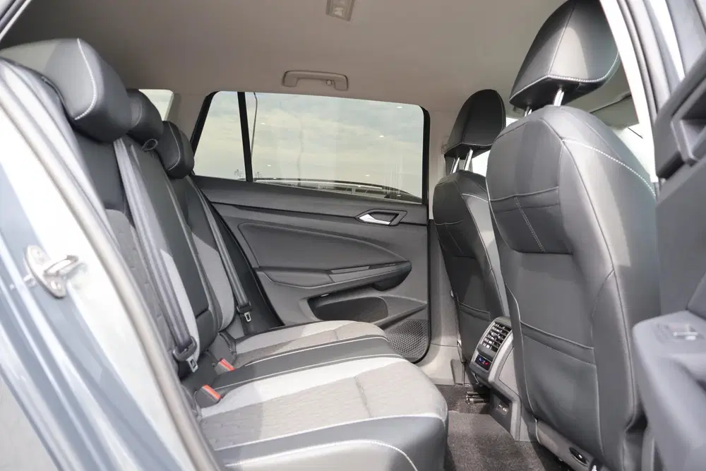 Volkswagen Golf 1.5 eTSI 150pk DSG Life Edition uit 2025, foto 15