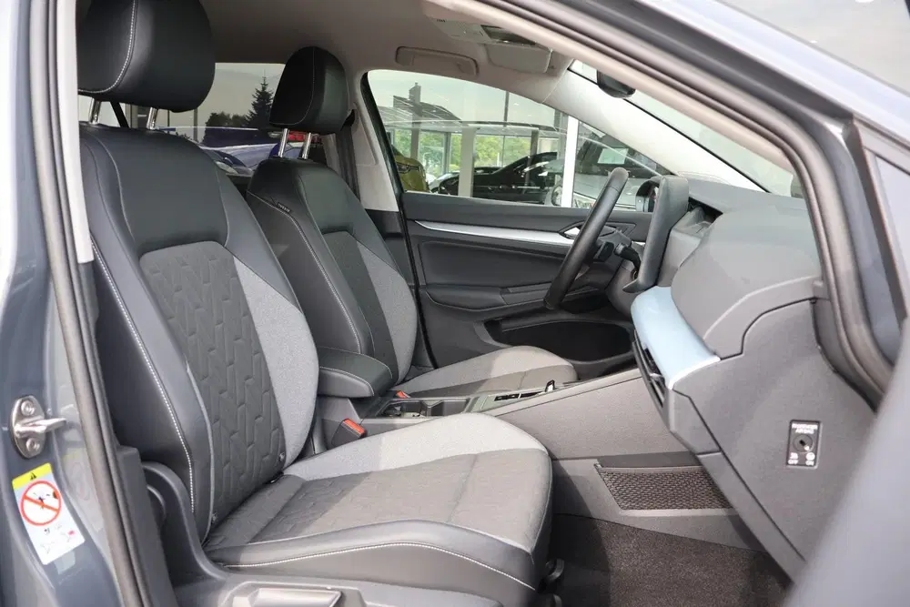 Volkswagen Golf 1.5 eTSI 150pk DSG Life Edition uit 2025, foto 4
