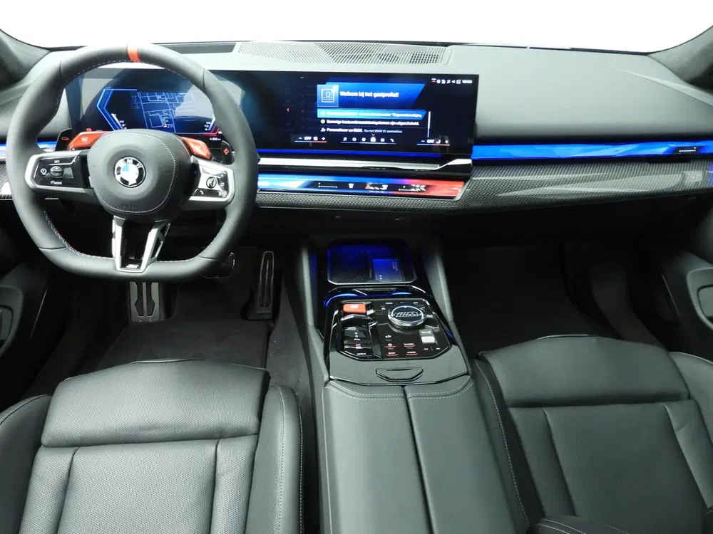 BMW M5 Touring Panoramadak uit 2026, foto 10