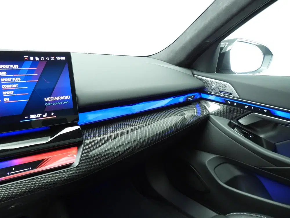 BMW M5 Touring Panoramadak uit 2026, foto 14