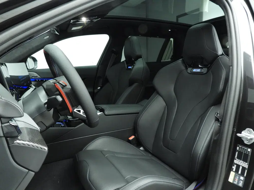 BMW M5 Touring Panoramadak uit 2026, foto 7