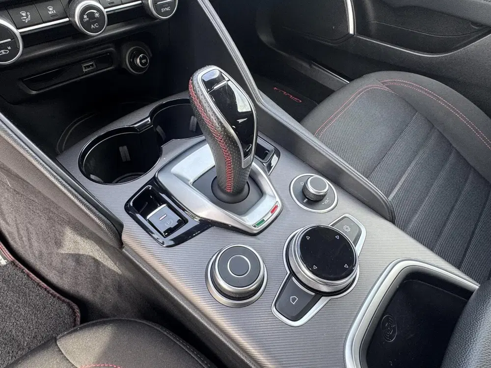 Alfa Romeo Giulia 2.2jtdm uit 2021, foto 14