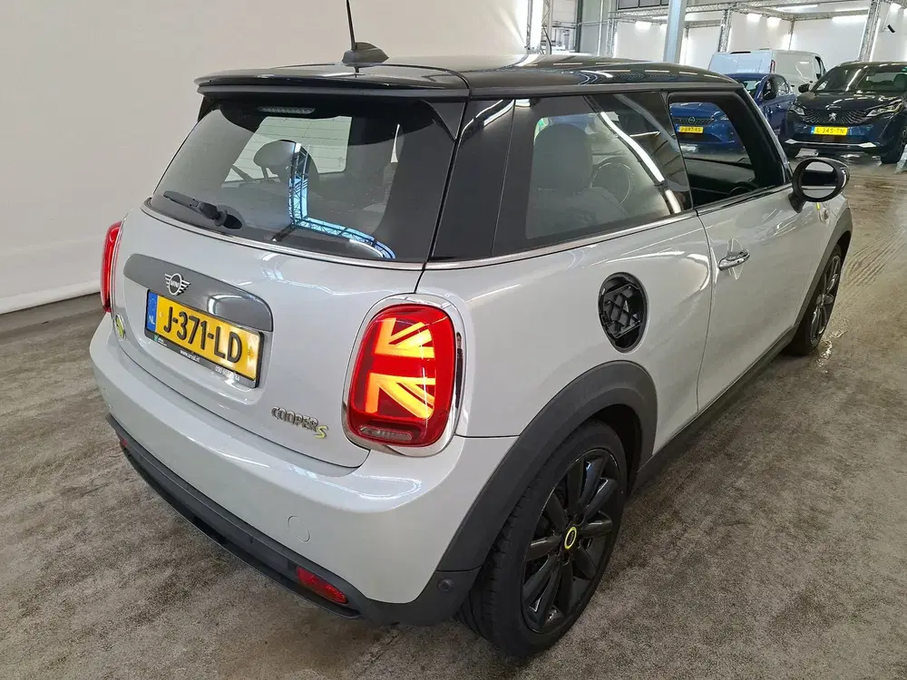 Mini Electric Cooper 33 kWh 184pk uit 2020, foto 5