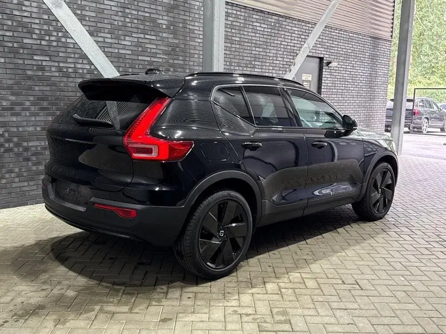 Volvo XC40 B3 Plus Black Edition uit 2025, foto 2