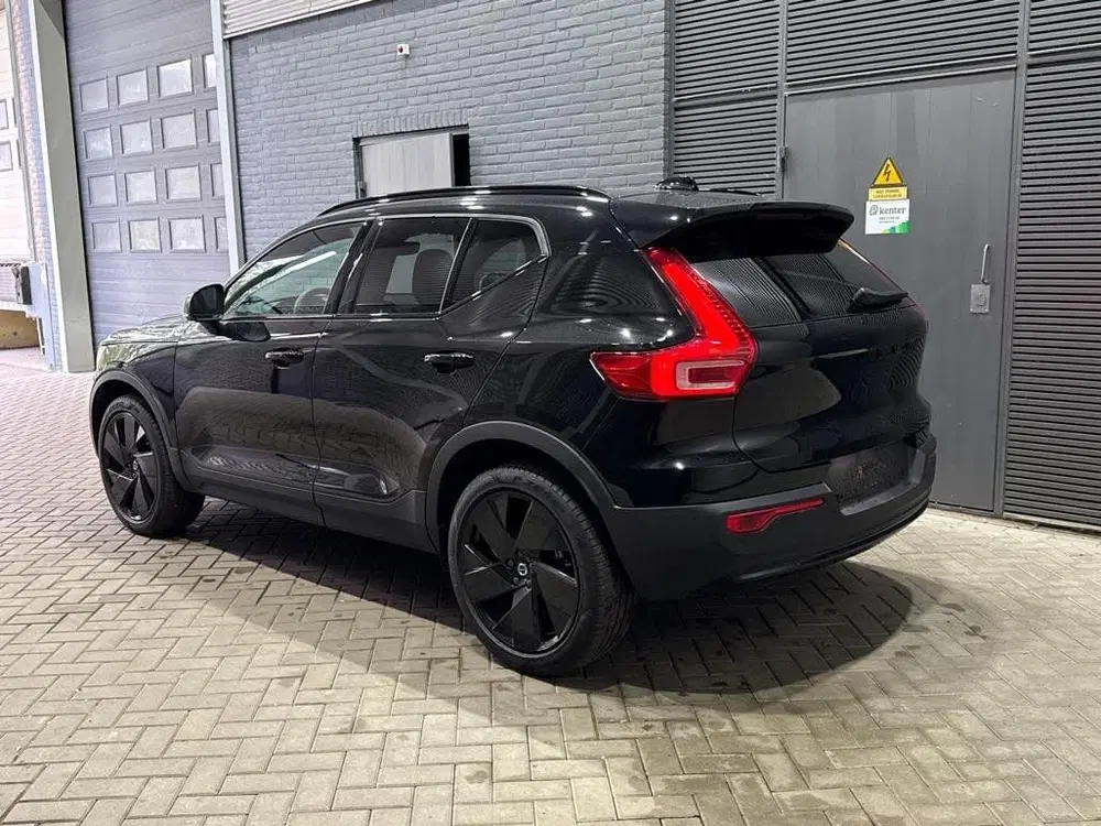 Volvo XC40 B3 Plus Black Edition uit 2025, foto 3