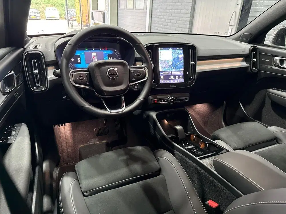 Volvo XC40 B3 Plus Black Edition uit 2025, foto 5
