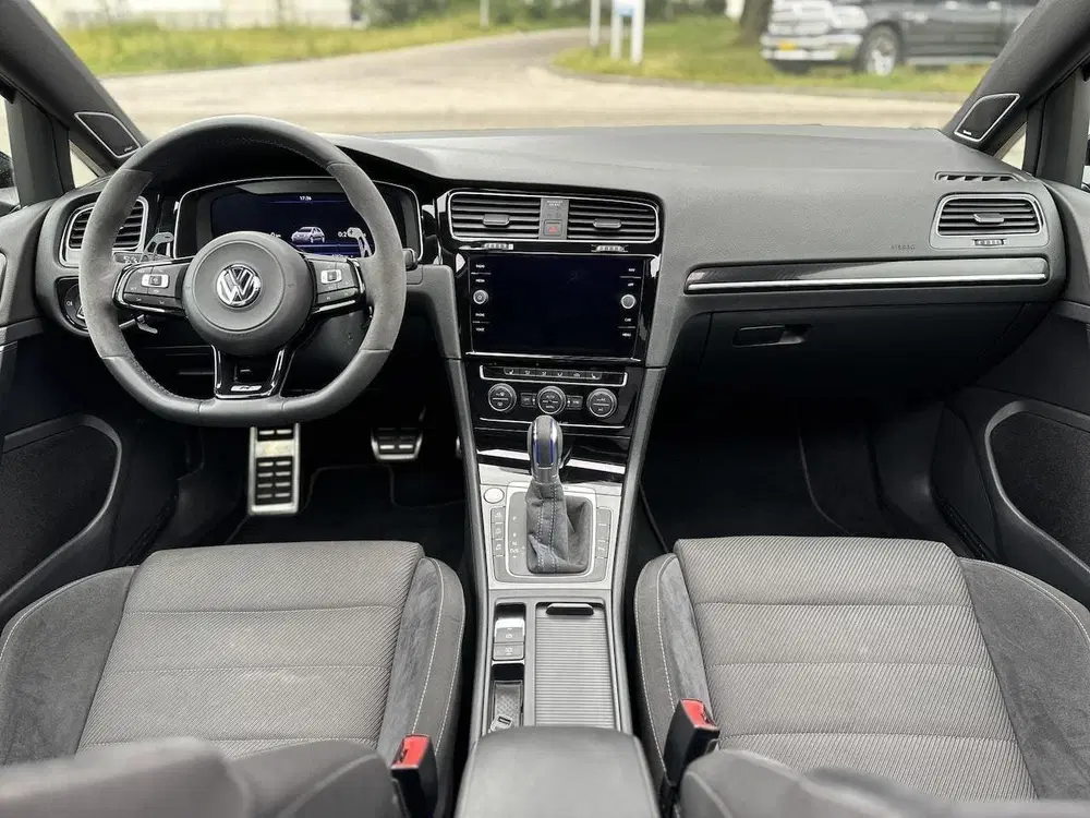 Volkswagen Golf 2.0 TSI 4Motion R Performance uit 2019, foto 4