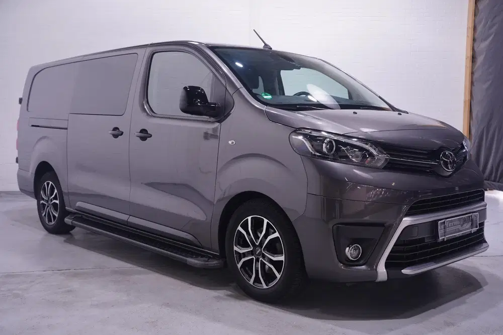 Toyota Proace 2.0 D-4D 145 pk Aut. Black Line Dubbel uit 2022, foto 2