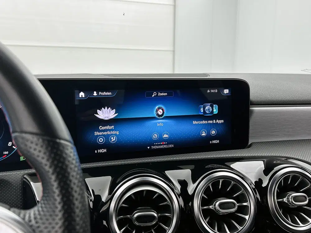Mercedes-Benz A-Klasse 160 AMG Nightpakket uit 2020, foto 9